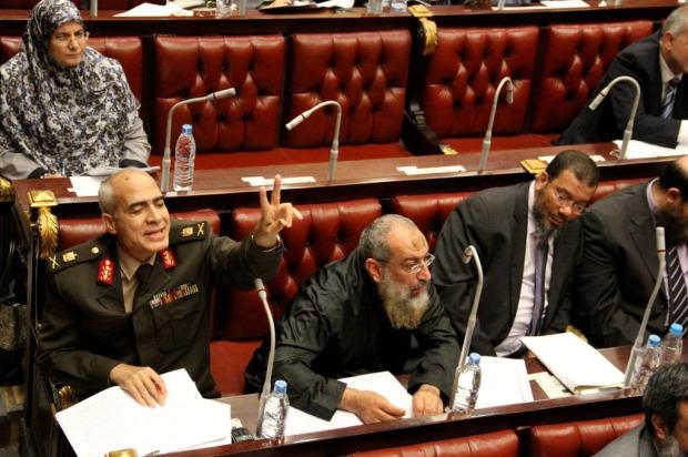 Projeto de Constituição do Egito é adotado e será submetido a referendo Mohammed Abu Zaid/AP