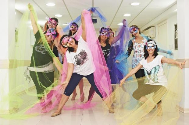 Mulheres formam grupo de dança e teatro para superar o câncer Heron Lopes Jr./Especial Mulheres formam grupo de dança e teatro para superar o câncer Heron Lopes Jr./Especial
