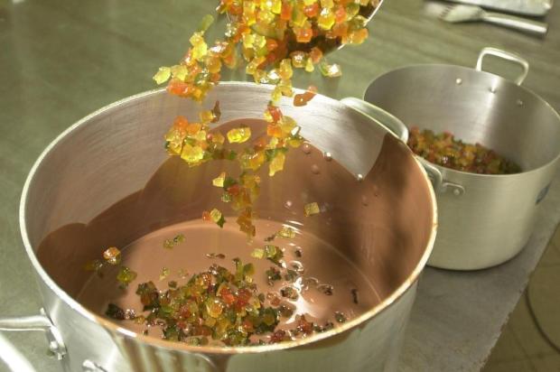 As tradicionais frutas cristalizadas ainda dividem os gostos Genaro Joner/Agencia RBS As tradicionais frutas cristalizadas ainda dividem os gostos Genaro Joner/Agencia RBS