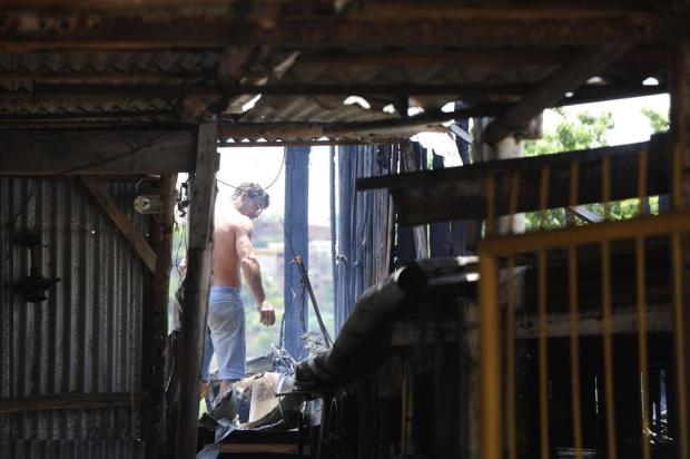 Incêndio atinge depósito na zona leste de Porto Alegre Ronaldo Bernardi/Agencia RBS