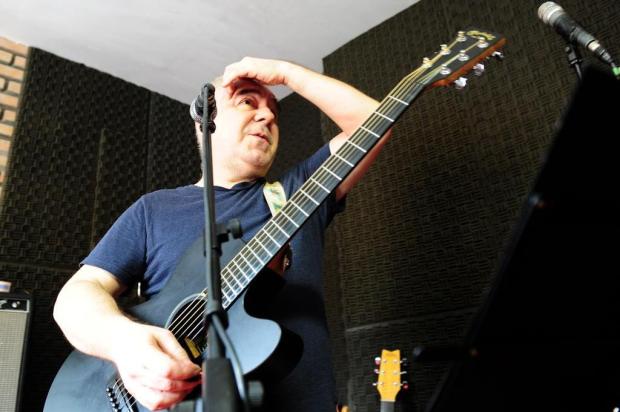 Nei Lisboa apresenta músicas inéditas neste final de semana no São Pedro Fernando Gomes/Agencia RBS Nei Lisboa apresenta músicas inéditas neste final de semana no São Pedro Fernando Gomes/Agencia RBS