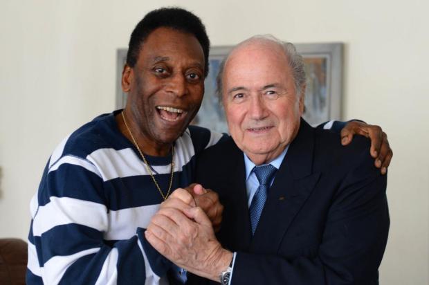 Em São Paulo para o sorteio da Copa das Confederações, Blatter visita Pelé Divulgação/Fifa Em São Paulo para o sorteio da Copa das Confederações, Blatter visita Pelé Divulgação/Fifa