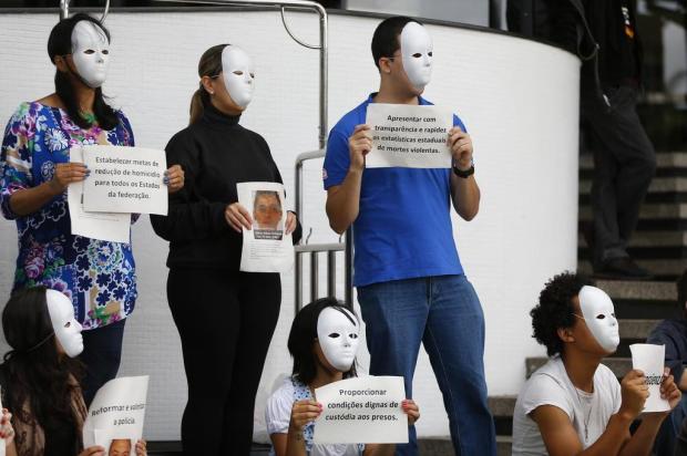 ONG protesta contra violência durante sorteio da Copa das Confederações Félix Zucco/Agencia RBS