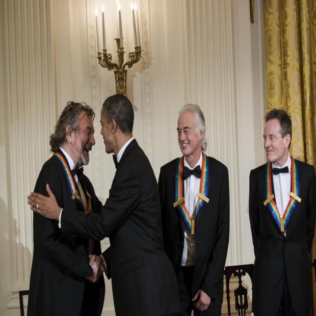 Casal Obama recebe artistas em cerimônia na Casa Branca Brendan Smialowski/AFP Casal Obama recebe artistas em cerimônia na Casa Branca Brendan Smialowski/AFP