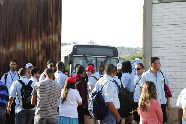 Apesar da greve, Carris garante 70% do serviço em horários de pico Emílio Pedroso/Agencia RBS Apesar da greve, Carris garante 70% do serviço em horários de pico Emílio Pedroso/Agencia RBS