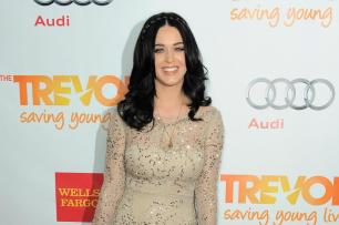 Katy Perry usa vestido justo em noite de homenagem Jordan Strauss/AP Photo