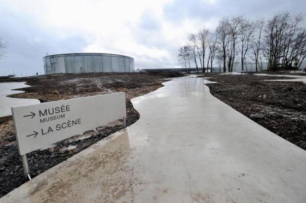 Louvre inaugura sede em antigas minas de carvão no norte da França PHILIPPE HUGUEN/AFP