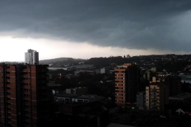 Temporais atingem Vale do Sinos com chuva forte, ventos intensos e granizo Miro de Souza/Agencia RBS