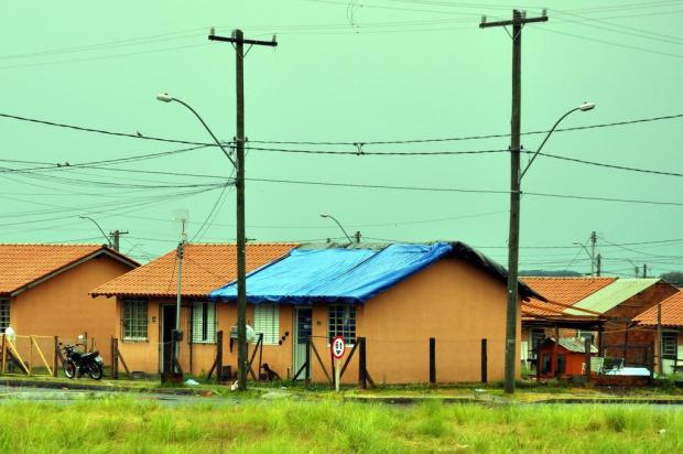 Pelo menos 50 casas ficam parcialmente destelhadas em Uruguaiana Anderson Petroceli/Especial Pelo menos 50 casas ficam parcialmente destelhadas em Uruguaiana Anderson Petroceli/Especial