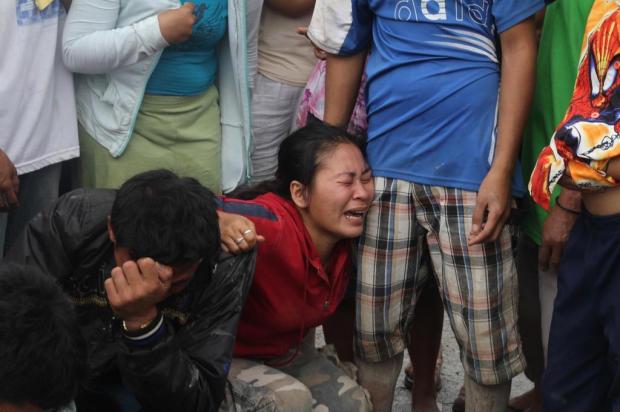 Número de mortes após passagem de tufão nas Filipinas sobe para 238 Karlos Manlupig/AFP