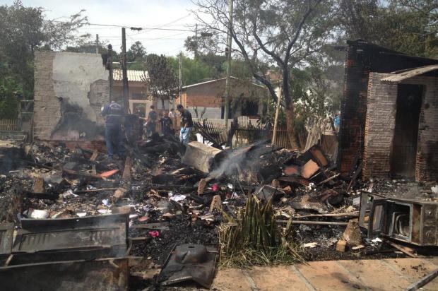 Duas crianças morrem em incêndio em casa de Viamão Lívia Stumpf/Diário Gaucho