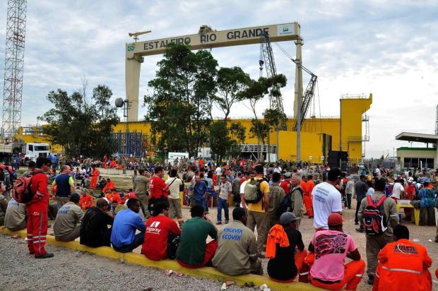 Manifestação de quatro mil trabalhadores do Pólo Naval de Rio Grande prejudica trânsito na BR-392 Eduardo Beleske/Especial