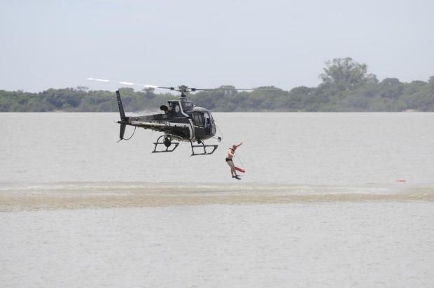 Helicóptero da Polícia Civil realiza primeiro treinamento de salvamento na água Ronaldo Bernardi/Agencia RBS