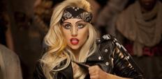 Sapato Emporio Armani usado por Lady Gaga vai a leilão Lady Gaga/Divulgação