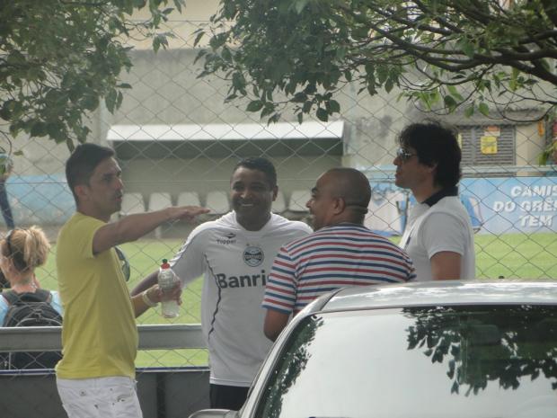 FOTO: Ex-jogadores campeões pelo Grêmio batem papo em meio ao treino Guilherme Becker/AgênciaRBS