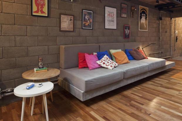 Retrofit com materiais industriais renova galpão para jovem em Porto Alegre Marcelo Donadussi/Divulgação Retrofit com materiais industriais renova galpão para jovem em Porto Alegre Marcelo Donadussi/Divulgação