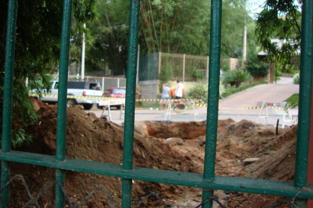 Obra impede entrada e saída de carro de residência na Capital José Danilo Vieira/Arquivo Pessoal Obra impede entrada e saída de carro de residência na Capital José Danilo Vieira/Arquivo Pessoal