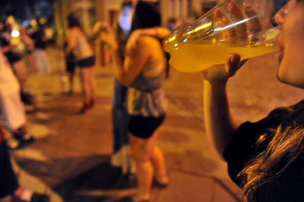 Encontros pré-festa marcam começo do consumo de bebida alcoólica por adolescentes Bruno Alencastro/Agencia RBS