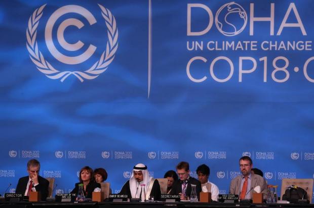 Negociações climáticas em Doha prosseguem pela madrugada Karim Jaafar/AFP Negociações climáticas em Doha prosseguem pela madrugada Karim Jaafar/AFP