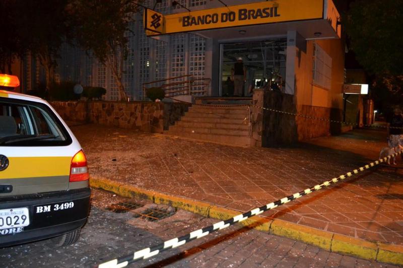 Ataque à agência de Guaporé aconteceu por volta das 2h da madrugada deste sábado:imagem 4