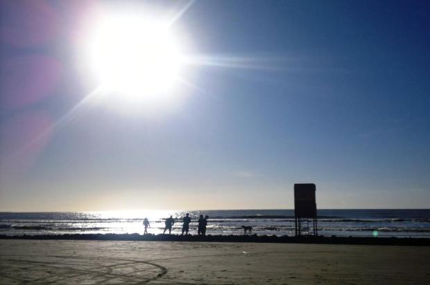 Dia amanhece ensolarado e deve lotar praia do Cassino Rafael Diverio/Agencia RBS Dia amanhece ensolarado e deve lotar praia do Cassino Rafael Diverio/Agencia RBS