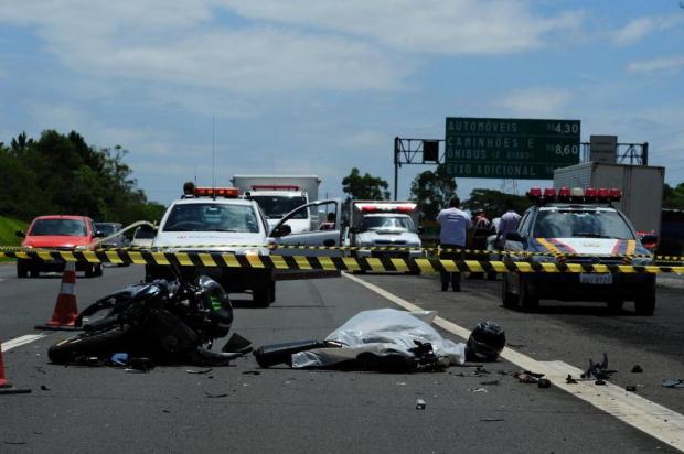 Acidente com motocicleta mata duas pessoas na freeway em Gravataí Fernando Gomes/zero hora