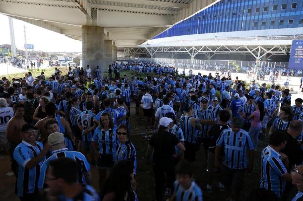 Brigada Militar explica demora na entrada de torcedores na Arena Félix Zucco/Agencia RBS Brigada Militar explica demora na entrada de torcedores na Arena Félix Zucco/Agencia RBS