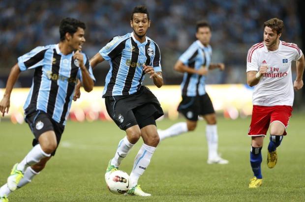 Souza reafirma vontade de ficar no Grêmio e reclama de valores exigidos pelo Porto Diego Vara/Agencia RBS Souza reafirma vontade de ficar no Grêmio e reclama de valores exigidos pelo Porto Diego Vara/Agencia RBS