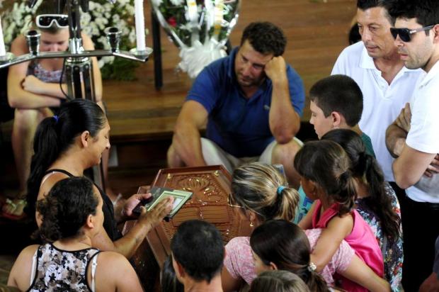 Homem que confessou ter matado a marteladas pais, irmã e sobrinho chegou a  ir ao velório dos familiares Maiara Bersch/Agencia RBS
