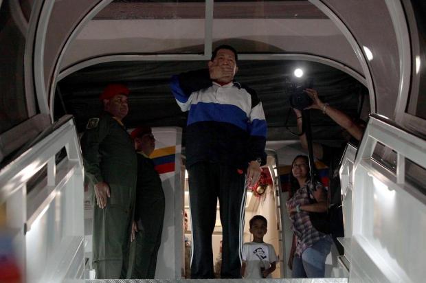 Chávez chega a Cuba para nova cirurgia contra o câncer Presidência da Venezuela/AFP Chávez chega a Cuba para nova cirurgia contra o câncer Presidência da Venezuela/AFP