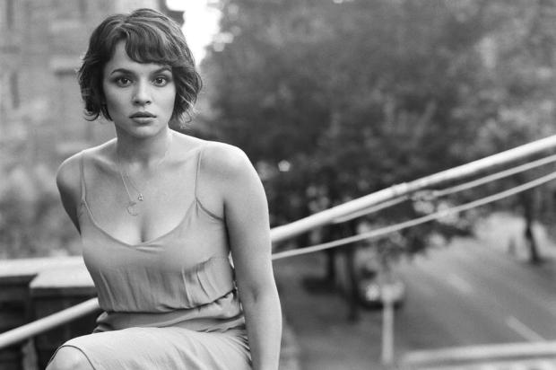 Norah Jones traz o repertório de 'Little Broken Hearts' ao palco do Araújo Vianna Autumn de Wilde/Divulgação Norah Jones traz o repertório de 'Little Broken Hearts' ao palco do Araújo Vianna Autumn de Wilde/Divulgação