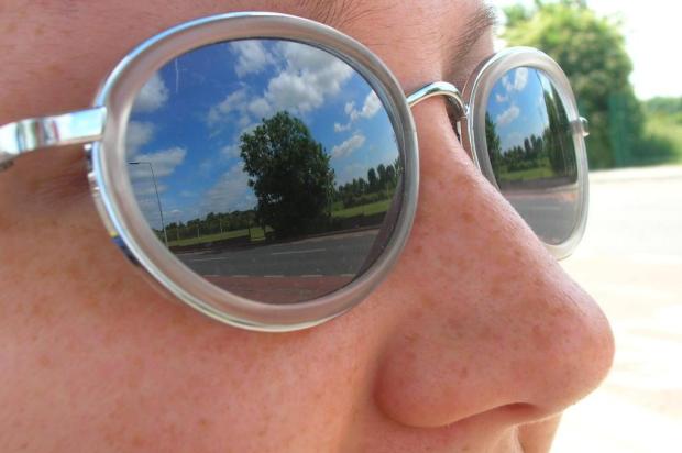 Saiba como proteger seus olhos do sol Sxc/Divulgação Saiba como proteger seus olhos do sol Sxc/Divulgação
