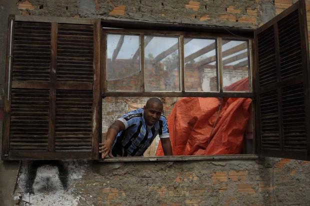 Casa é destelhada no Bairro Bom Jesus, na Capital Marcelo Oliveira/Diario Gaucho