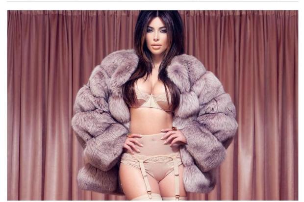 Kim Kardashian posa de lingerie para editorial de moda Factice Magazine/Reprodução
