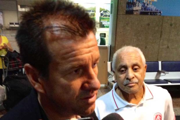 Dunga se reúne com direção e nova comissão técnica para assinar contrato Alexandre Ernst/Agência RBS/ Dunga se reúne com direção e nova comissão técnica para assinar contrato Alexandre Ernst/Agência RBS/