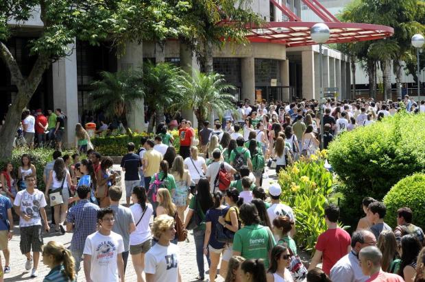 PUCRS divulga listão de aprovados no vestibular de verão 2013 Gilson Oliveira/Divulgação / PUCRS PUCRS divulga listão de aprovados no vestibular de verão 2013 Gilson Oliveira/Divulgação / PUCRS