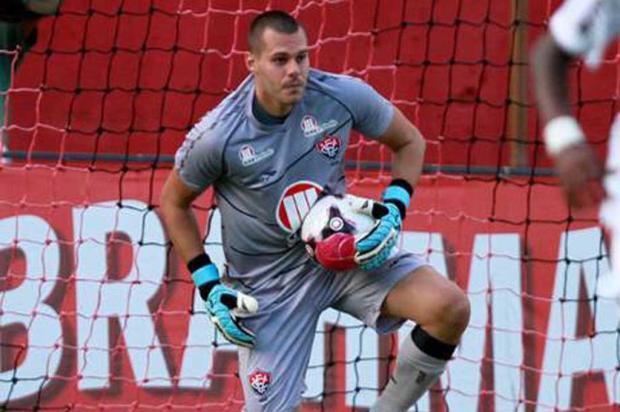 Sem espaço no Palmeiras, Deola pode seguir emprestado ao Vitória EC Vitória/Divulgação/ Sem espaço no Palmeiras, Deola pode seguir emprestado ao Vitória EC Vitória/Divulgação/