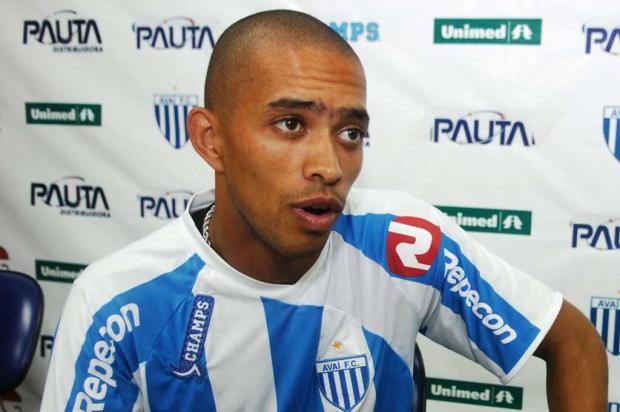 Lateral Luís Ricardo deverá ser o primeiro reforço do ano no Inter Ricardo Duarte/