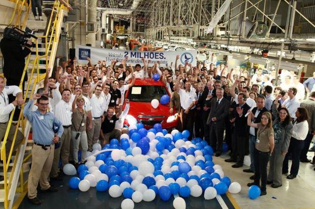 Onix vermelho é o carro 2 milhões de Gravataí João Alves/Divulgação Onix vermelho é o carro 2 milhões de Gravataí João Alves/Divulgação