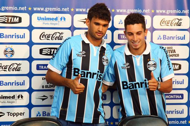 Grêmio apresenta o atacante Willian José e o lateral Alex Telles como reforços Lucas Uebel, Divulgação/Grêmio/