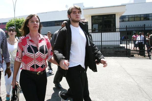 Acompanhado da mãe Luma de Oliveira, Thor Batista fica em silêncio em audiência Alexandre Vieira,Agência O Dia/Especial Acompanhado da mãe Luma de Oliveira, Thor Batista fica em silêncio em audiência Alexandre Vieira,Agência O Dia/Especial