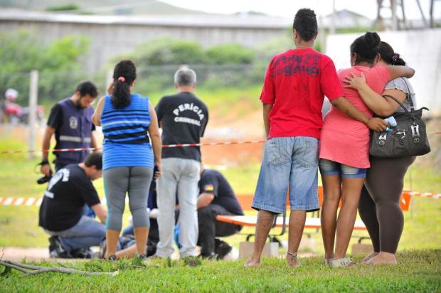Restinga Velha, na Zona Sul da Capital, registra dois homicídios no intervalo de duas horas André Feltes/Agência RBS Restinga Velha, na Zona Sul da Capital, registra dois homicídios no intervalo de duas horas André Feltes/Agência RBS