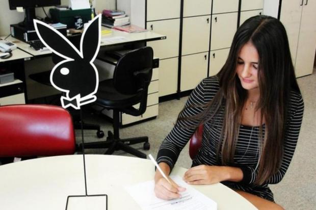 Jovem que leiloou virgindade vai posar nua para a Playboy de janeiro Reprodução/Facebook