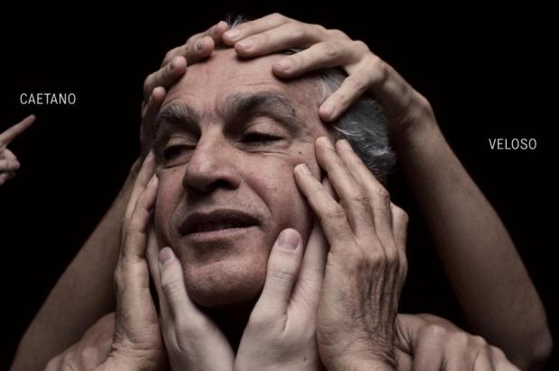 Caetano Veloso inicia turnê de "Abraçaço" no fim de março Abraçaço/Divulgação Caetano Veloso inicia turnê de "Abraçaço" no fim de março Abraçaço/Divulgação