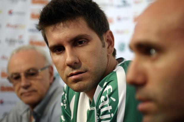 Zagueiro Teco é apresentado pelo Juventude como o quarto reforço para a próxima temporada Juan Barbosa /