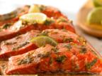 Alimentação a base de salmão ajuda a amenizar sintomas da menopausa Thriftyfoods/Reprodução