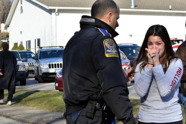 Polícia aponta Adam Lanza como autor do tiroteio em escola nos EUA Melanie Stengel/The New Haven Register/AP Polícia aponta Adam Lanza como autor do tiroteio em escola nos EUA Melanie Stengel/The New Haven Register/AP