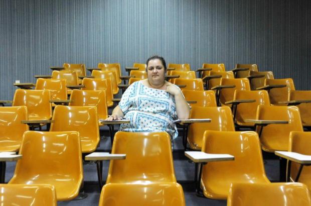 Incentivada por professora, ex-diarista voltou aos estudos e hoje é acadêmica de Serviço Social Jean Schwarz/Agencia RBS Incentivada por professora, ex-diarista voltou aos estudos e hoje é acadêmica de Serviço Social Jean Schwarz/Agencia RBS