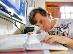 Volney Junior adquiriu bolsa do ProUni, mas não consegue pagar as horas de voo exigidas pela graduação Jean Schwarz/Agencia RBS Volney Junior adquiriu bolsa do ProUni, mas não consegue pagar as horas de voo exigidas pela graduação Jean Schwarz/Agencia RBS