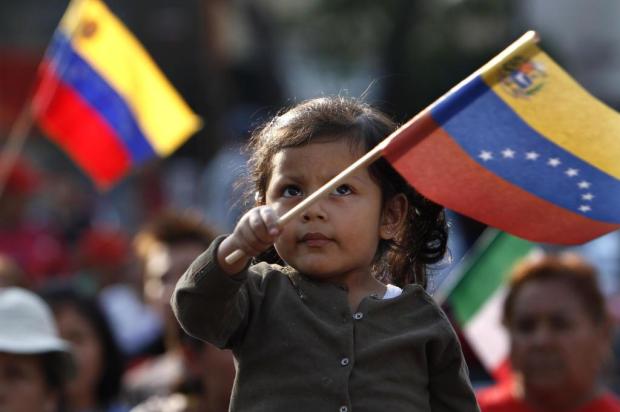 Chavismo vence eleições estaduais, mas Capriles se reelege Marco Ugarte/AP Photo Chavismo vence eleições estaduais, mas Capriles se reelege Marco Ugarte/AP Photo